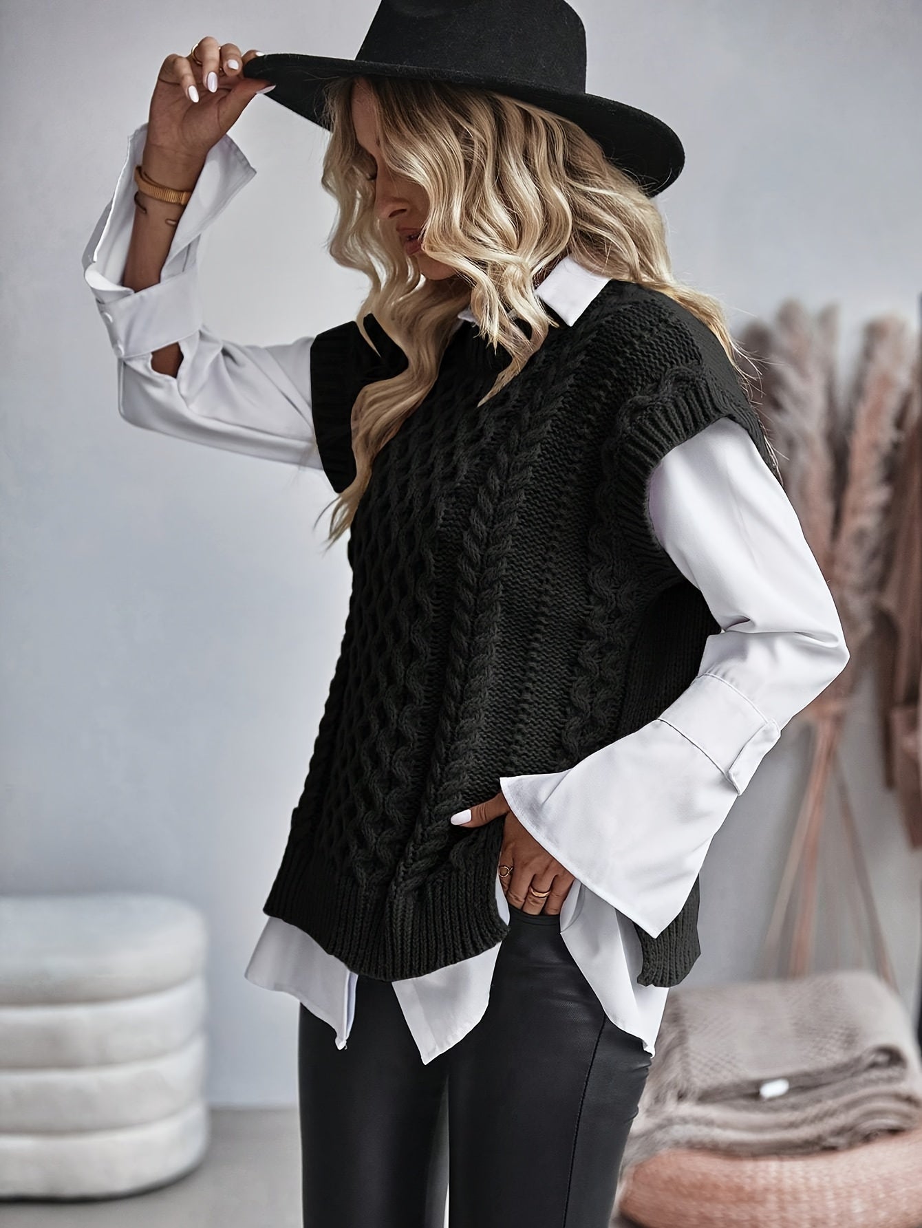 Colette sweater vest in black