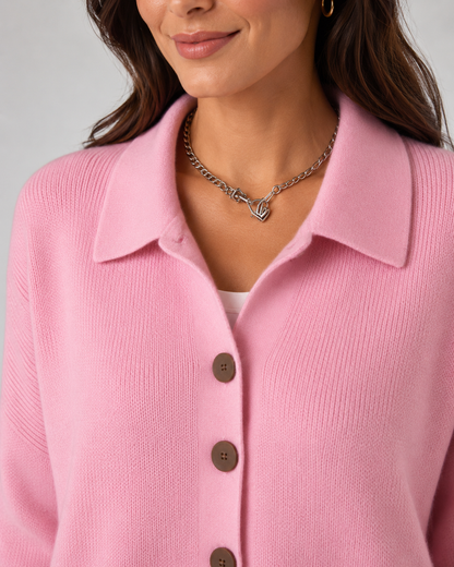 Astrid | Strickjacke mit Kragen und Knöpfen