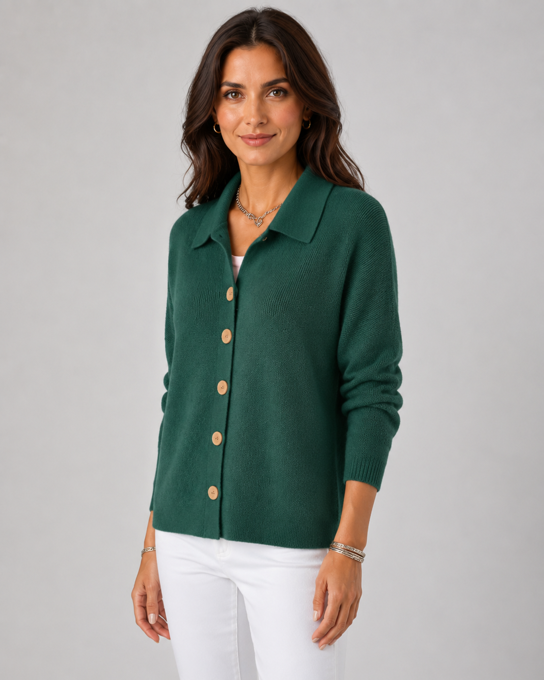 Astrid | Strickjacke mit Kragen und Knöpfen