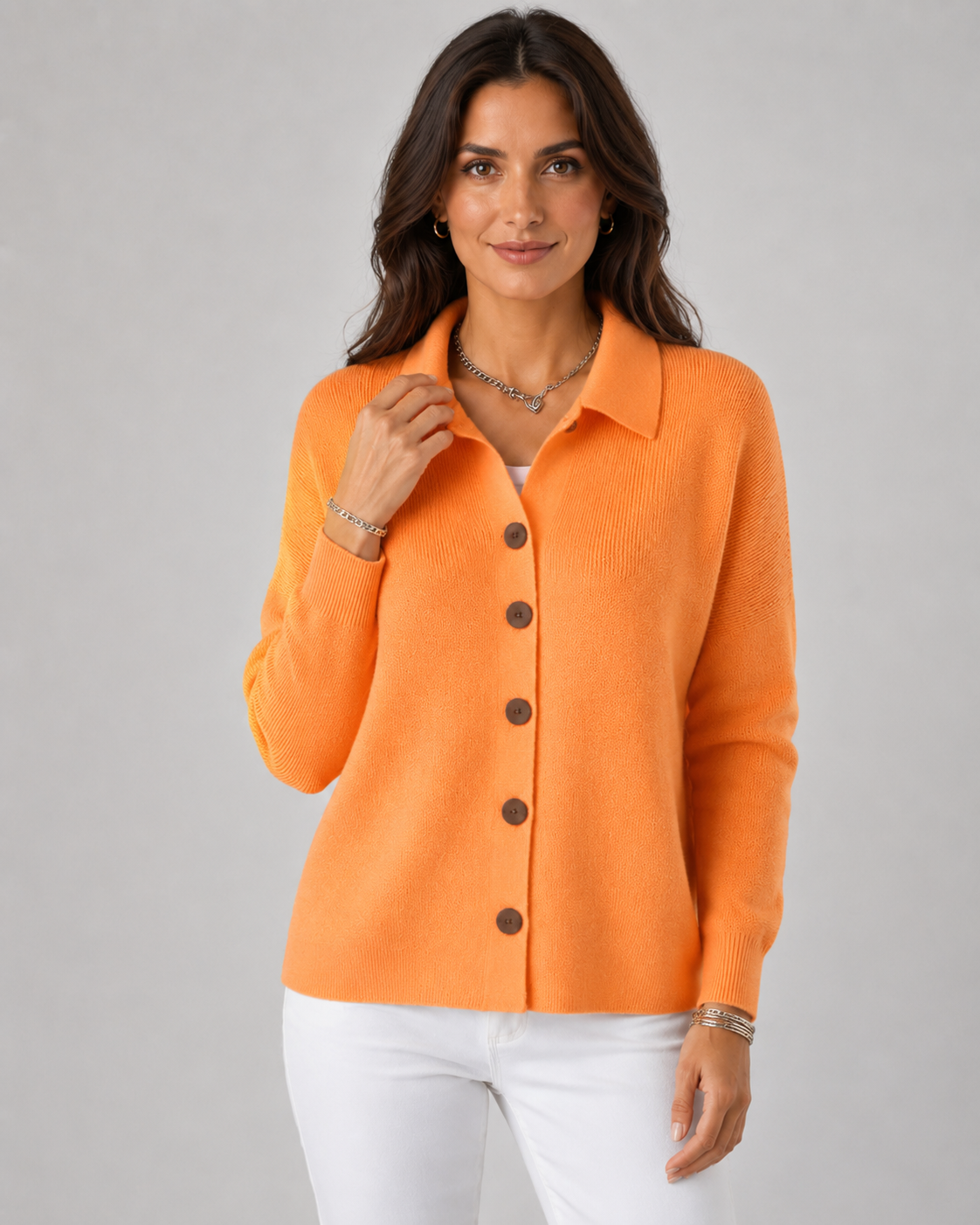 Astrid | Strickjacke mit Kragen und Knöpfen