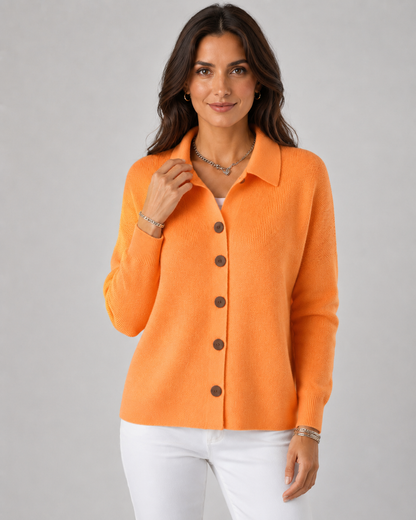 Astrid | Strickjacke mit Kragen und Knöpfen