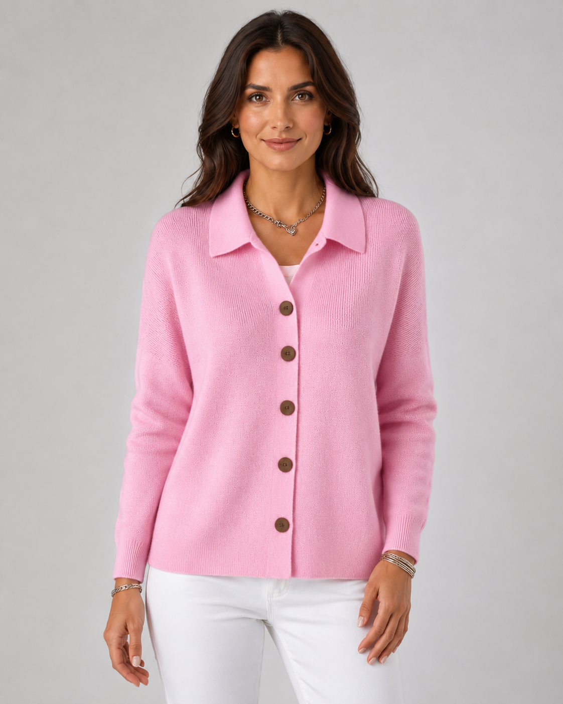 Astrid | Strickjacke mit Kragen und Knöpfen