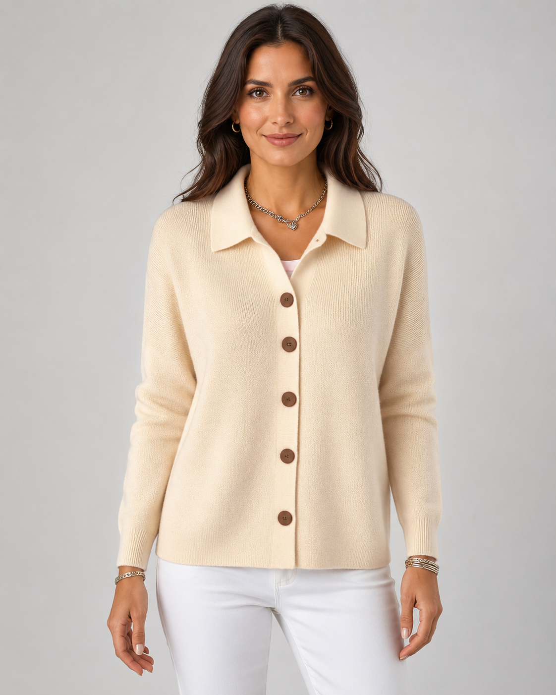 Astrid | Strickjacke mit Kragen und Knöpfen