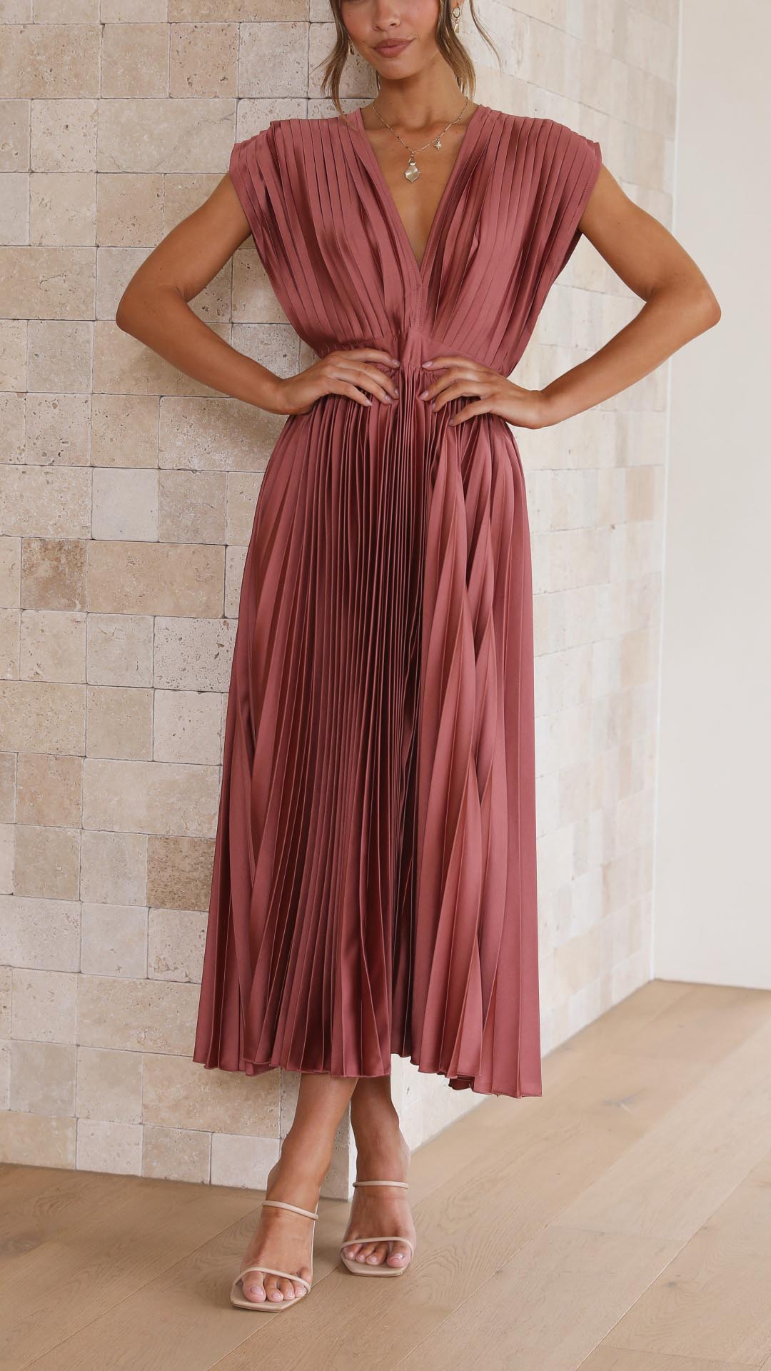 Women's elegant pleated maxi dress | Flattering V-neck summer gown 1