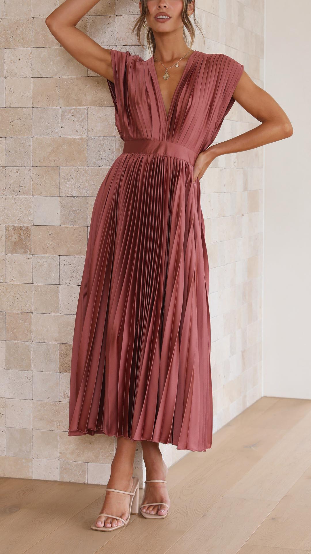 Women's elegant pleated maxi dress | Flattering V-neck summer gown 2