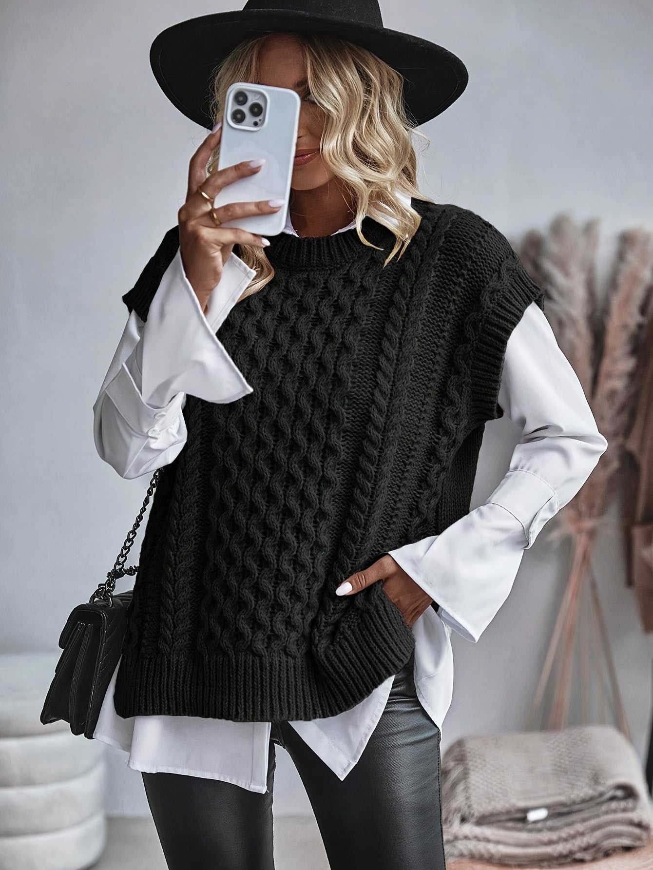 Colette sweater vest in black